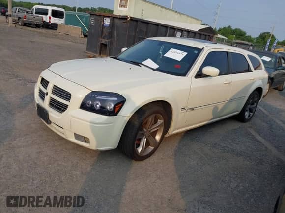 2005 Dodge Magnum RT with VIN 2D4GV58265H646507, listed as a IAAI auction lot 42424873 with Not provided miles and . Bid and sale history available at DreamBid. Image 2.