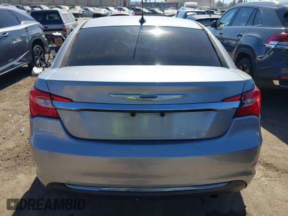 2014 Chrysler 200 LX с VIN 1C3CCBAB8EN237320, выставлен на аукционе IAAI как лот 43551760 с пробегом 130 648 миль миль и . История ставок и продаж доступна на DreamBid. Изображение 16.
