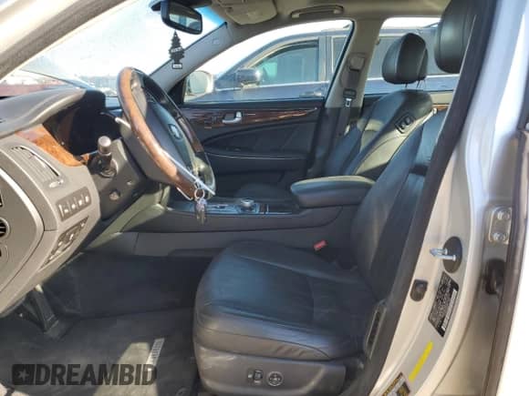 2013 Hyundai Equus Signature с VIN KMHGH4JH5DU060028, выставлен на аукционе Copart как лот 84021634 с пробегом 134 946 миль миль и Списание • Salvage title. История ставок и продаж доступна на DreamBid. Изображение 7.