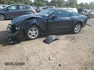 2012 Ford Mustang V6 z VIN 1ZVBP8AM6C5209431, wystawiony jako Copart lot #72038025 z przebiegiem 94 377 mil mil oraz Szkoda całkowita • Salvage title. Historia ofert i sprzedaży dostępna na DreamBid. Obrazek 1.