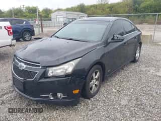 2014 Chevrolet Cruze 1LT z VIN 1G1PC5SB0E7253389, wystawiony jako IAAI lot #43399709 z przebiegiem 159 839 mil mil oraz . Historia ofert i sprzedaży dostępna na DreamBid. Obrazek 2.