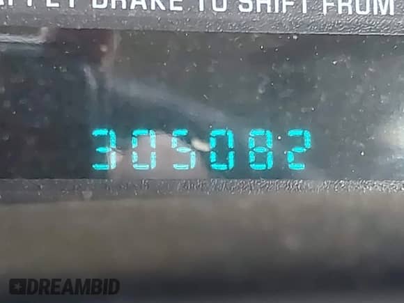 2000 Chevrolet Silverado 1500 z VIN 1GCEC14T7YZ313576, wystawiony jako IAAI lot #42131120 z przebiegiem 305 082 mil mil oraz . Historia ofert i sprzedaży dostępna na DreamBid. Obrazek 7.