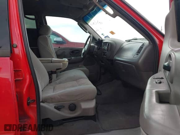 2003 Ford F-150 XLT z VIN 1FTRW07683KD72971, wystawiony jako IAAI lot #43476828 z przebiegiem 236 718 mil mil oraz . Historia ofert i sprzedaży dostępna na DreamBid. Obrazek 5.