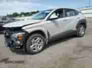 2024 Hyundai Kona SE с VIN KM8HA3AB3RU042651, выставлен на аукционе Copart как лот 69576095 с пробегом 42 854 миль миль и Списание • Salvage title. История ставок и продаж доступна на DreamBid. Изображение 1.