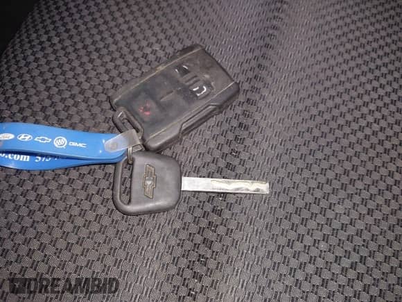 2015 Chevrolet Silverado 2500HD LT with VIN 1GC1KVE8XFF140377, listed as a IAAI auction lot 42972126 with 166,496 mi miles and . Bid and sale history available at DreamBid. Image 11.