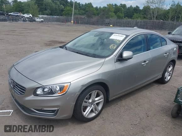2015 Volvo S60 T5 Premier с VIN YV1612TB9F1302898, выставлен на аукционе IAAI как лот 42616685 с пробегом 34 446 миль миль и . История ставок и продаж доступна на DreamBid. Изображение 2.