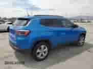 2018 Jeep Compass Latitude z VIN 3C4NJCBB9JT376848, wystawiony jako Copart lot #67680135 z przebiegiem 70 571 mil mil oraz Szkoda całkowita • Salvage title. Historia ofert i sprzedaży dostępna na DreamBid. Obrazek 3.