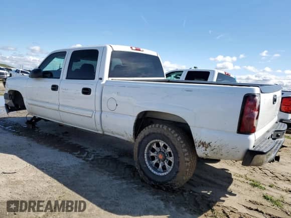 2004 Chevrolet Silverado 2500HD LS с VIN 1GCHC23104F157752, выставлен на аукционе Copart как лот 49306265 с пробегом 157 597 миль миль и Списание • Salvage title. История ставок и продаж доступна на DreamBid. Изображение 2.