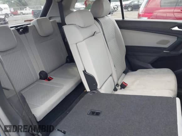 2018 Volkswagen Tiguan S с VIN 3VV0B7AX4JM087786, выставлен на аукционе IAAI как лот 42941983 с пробегом 87 202 миль миль и . История ставок и продаж доступна на DreamBid. Изображение 8.