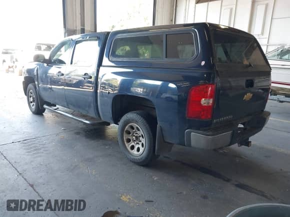 2007 Chevrolet Silverado 1500 1LT with VIN 2GCEC13C071596797, listed as a IAAI auction lot 43273072 with 213,634 mi miles and . Bid and sale history available at DreamBid. Image 3.