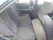 2002 Toyota Camry LE z VIN JTDBE32K120001946, wystawiony jako IAAI lot #42522272 z przebiegiem 322 402 mil mil oraz . Historia ofert i sprzedaży dostępna na DreamBid. Obrazek 8.