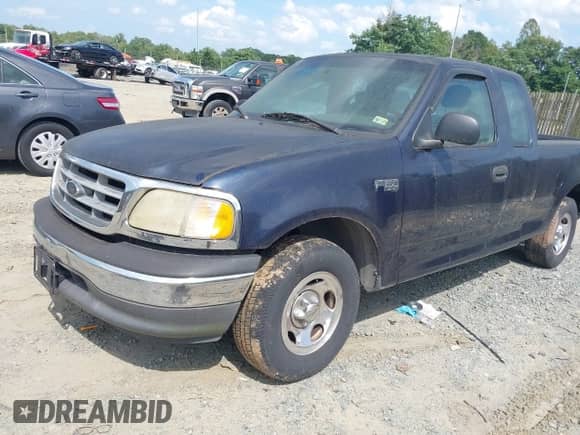 2002 Ford F-150 XL z VIN 1FTRX17242NC10610, wystawiony jako IAAI lot #42548658 z przebiegiem Nie podano mil oraz . Historia ofert i sprzedaży dostępna na DreamBid. Obrazek 2.