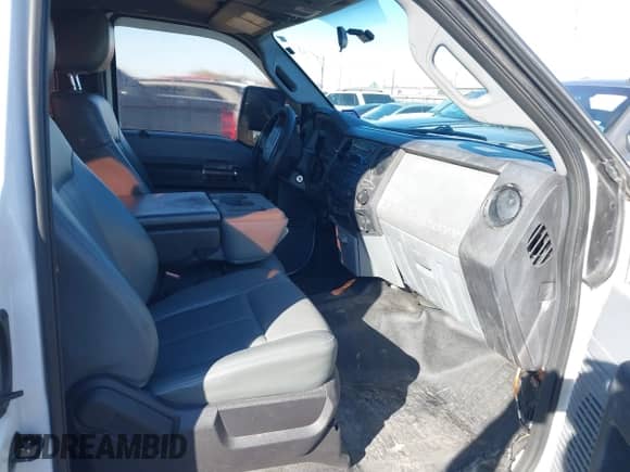 2013 Ford F-250 XL z VIN 1FT7X2A66DEB77864, wystawiony jako IAAI lot #41464637 z przebiegiem 289 428 mil mil oraz . Historia ofert i sprzedaży dostępna na DreamBid. Obrazek 5.