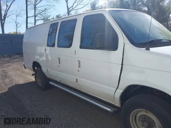 2011 Ford Econoline Cargo Commercial with VIN 1FTNS2EW9BDB24742, listed as a IAAI auction lot 42098792 with 206,816 mi miles and . Bid and sale history available at DreamBid. Image 6.