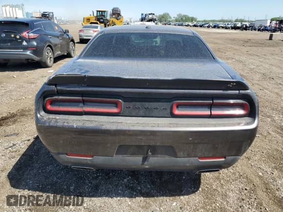 2020 Dodge Challenger SXT z VIN 2C3CDZGG9LH178910, wystawiony jako Copart lot #57433735 z przebiegiem 79 462 mil mil oraz Szkoda całkowita • Salvage title. Historia ofert i sprzedaży dostępna na DreamBid. Obrazek 6.