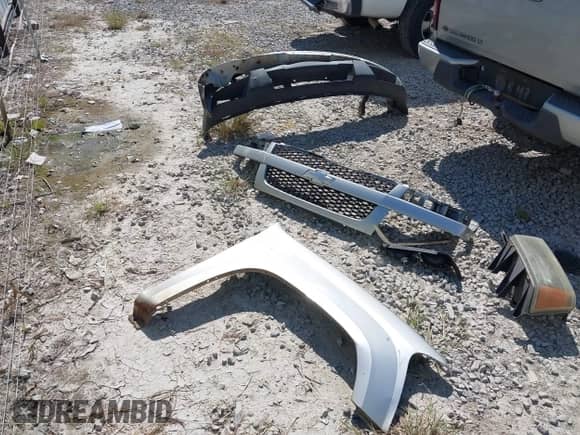 2010 Chevrolet Colorado 1LT z VIN 1GCJTCDE0A8138854, wystawiony jako IAAI lot #43450584 z przebiegiem 275 389 mil mil oraz . Historia ofert i sprzedaży dostępna na DreamBid. Obrazek 12.