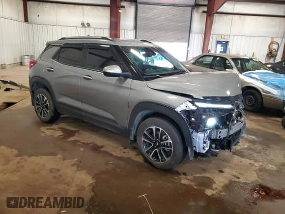 2024 Chevrolet TrailBlazer LT z VIN KL79MRSL3RB069108, wystawiony jako Copart lot #69069195 z przebiegiem 43 727 mil mil oraz Nie do naprawy • Non repairable. Historia ofert i sprzedaży dostępna na DreamBid. Obrazek 4.