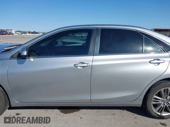 2017 Toyota Camry XLE z VIN 4T1BF1FK1HU660134, wystawiony jako IAAI lot #41697739 z przebiegiem 116 243 mil mil oraz . Historia ofert i sprzedaży dostępna na DreamBid. Obrazek 14.