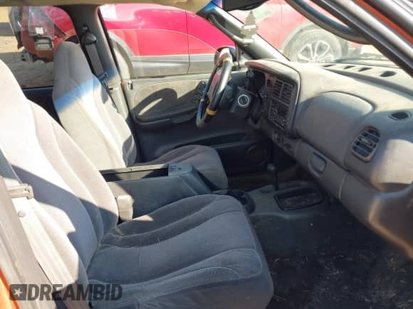 2000 Dodge Dakota with VIN 1B7GG2AX8YS720132, listed as a IAAI auction lot 43274898 with 139,546 mi miles and . Bid and sale history available at DreamBid. Image 5.