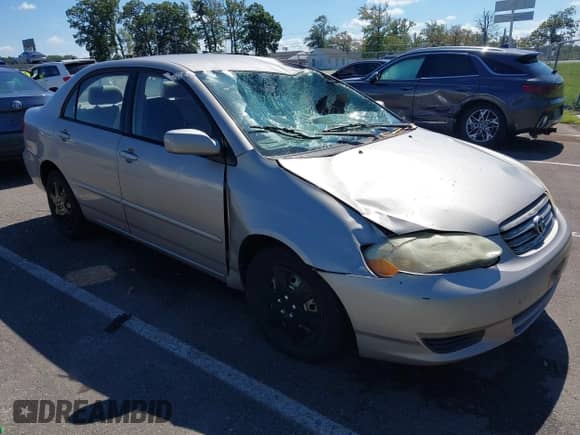 2003 Toyota Corolla CE z VIN 2T1BR32E53C088675, wystawiony jako IAAI lot #43262115 z przebiegiem 275 597 mil mil oraz . Historia ofert i sprzedaży dostępna na DreamBid. Obrazek 1.