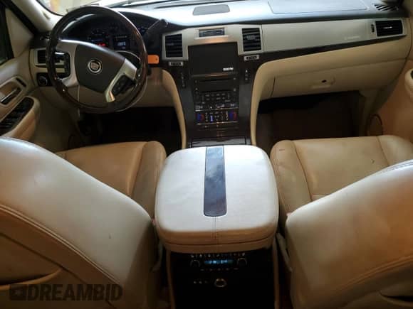 2007 Cadillac Escalade with VIN 1GYFK63857R138805, listed as a Copart auction lot 81889925 with 215,065 mi miles and Clean title. Bid and sale history available at DreamBid. Image 8.