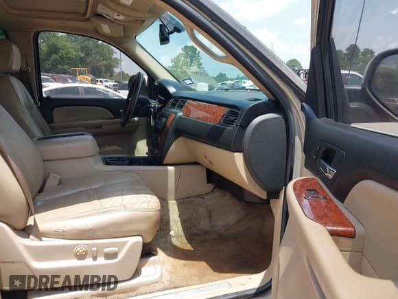 2007 Chevrolet Avalanche 3LT with VIN 3GNEC12017G158750, listed as a IAAI auction lot 42318656 with 263,192 mi miles and . Bid and sale history available at DreamBid. Image 5.