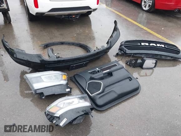 2021 Ram 1500 Laramie with VIN 1C6RREJT6MN542383, listed as a IAAI auction lot 41537424 with 62,680 mi miles and . Bid and sale history available at DreamBid. Image 12.