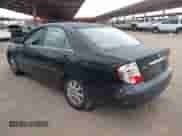 2003 Toyota Camry LE z VIN 4T1BF30K83U057159, wystawiony jako IAAI lot #43424201 z przebiegiem 175 988 mil mil oraz . Historia ofert i sprzedaży dostępna na DreamBid. Obrazek 3.