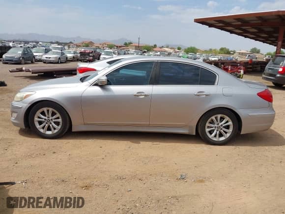2013 Hyundai Genesis 3.8L with VIN KMHGC4DDXDU243061, listed as a IAAI auction lot 43079152 with 145,123 mi miles and . Bid and sale history available at DreamBid. Image 14.