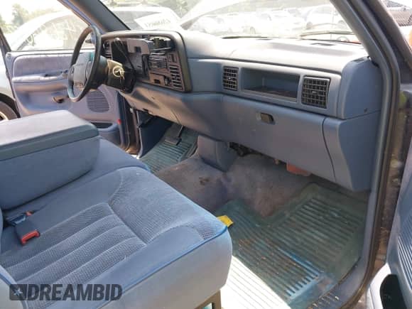 1994 Dodge 1500 z VIN 1B7HC16Y6RS542895, wystawiony jako IAAI lot #42686053 z przebiegiem 168 918 mil mil oraz . Historia ofert i sprzedaży dostępna na DreamBid. Obrazek 5.