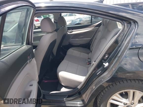 2019 Hyundai Elantra SEL z VIN 5NPD84LF3KH438311, wystawiony jako IAAI lot #42721483 z przebiegiem 127 466 mil mil oraz . Historia ofert i sprzedaży dostępna na DreamBid. Obrazek 8.