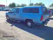 1996 GMC Sierra 1500 z VIN 2GTEC19M9T1527701, wystawiony jako IAAI lot #43289683 z przebiegiem 297 195 mil mil oraz . Historia ofert i sprzedaży dostępna na DreamBid. Obrazek 3.