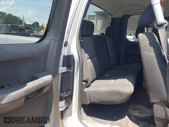 2010 GMC Sierra 1500 SLE with VIN 1GTSKVE32AZ210132, listed as a IAAI auction lot 42613141 with 150,748 mi miles and . Bid and sale history available at DreamBid. Image 8.
