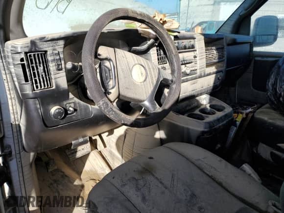 2010 Chevrolet Express Cargo с VIN 1GCUGADX2A1182046, выставлен на аукционе Copart как лот 47025835 с пробегом Не указан миль и Списание • Salvage title. История ставок и продаж доступна на DreamBid. Изображение 8.