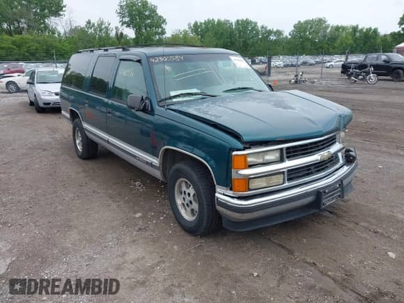 1995 Chevrolet Suburban with VIN 1GNEC16K3SJ381424, listed as a IAAI auction lot 42300584 with 128,745 mi miles and . Bid and sale history available at DreamBid. Image 1.