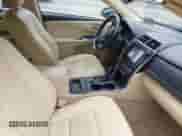 2016 Toyota Camry LE z VIN 4T1BD1FK9GU178077, wystawiony jako IAAI lot #42881844 z przebiegiem 264 207 mil mil oraz . Historia ofert i sprzedaży dostępna na DreamBid. Obrazek 5.