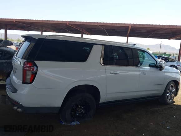 2021 Chevrolet Suburban High Country z VIN 1GNSCGKL3MR190496, wystawiony jako IAAI lot #39935508 z przebiegiem Nie podano mil oraz . Historia ofert i sprzedaży dostępna na DreamBid. Obrazek 12.