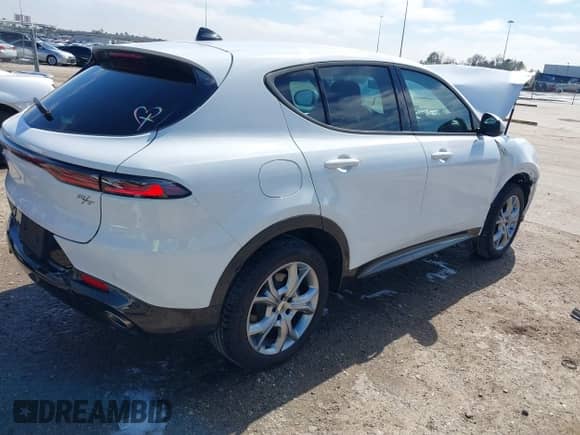 2024 Dodge Hornet R/T z VIN ZACPDFCW4R3A19882, wystawiony jako IAAI lot #41651568 z przebiegiem 3 229 mil mil oraz . Historia ofert i sprzedaży dostępna na DreamBid. Obrazek 4.