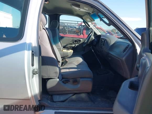 2002 Ford F-150 XL z VIN 1FTRX17212NB91563, wystawiony jako IAAI lot #43418913 z przebiegiem 187 363 mil mil oraz . Historia ofert i sprzedaży dostępna na DreamBid. Obrazek 5.