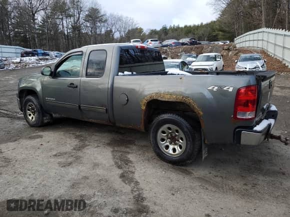 2011 GMC Sierra 1500 SL z VIN 1GTR2UEA1BZ411173, wystawiony jako Copart lot #79936854 z przebiegiem 122 982 mil mil oraz Czysty tytuł • Clean title. Historia ofert i sprzedaży dostępna na DreamBid. Obrazek 2.