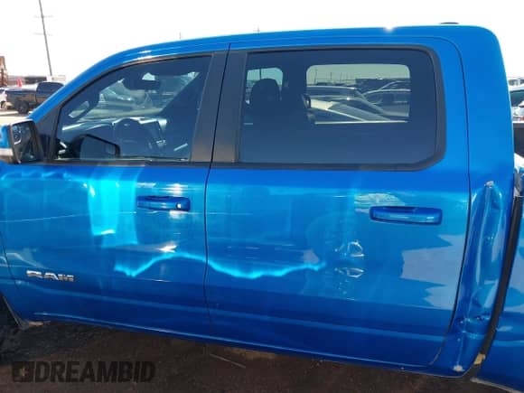 2021 Ram 1500 Big Horn z VIN 1C6SRFFT5MN555075, wystawiony jako IAAI lot #42820101 z przebiegiem 116 311 mil mil oraz . Historia ofert i sprzedaży dostępna na DreamBid. Obrazek 14.