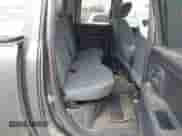 2016 Ram 1500 ST z VIN 1C6RR7FT0GS126890, wystawiony jako IAAI lot #41808263 z przebiegiem 120 772 mil mil oraz . Historia ofert i sprzedaży dostępna na DreamBid. Obrazek 8.