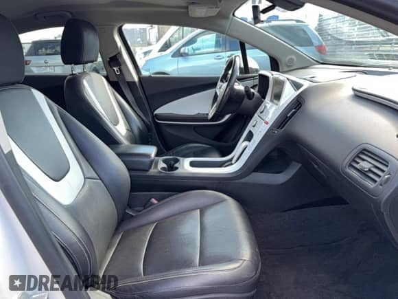 2013 Chevrolet Volt with VIN 1G1RD6E44DU111930, listed as a Copart auction lot 86109735 with 180,814 mi miles and Clean title. Bid and sale history available at DreamBid. Image 5.