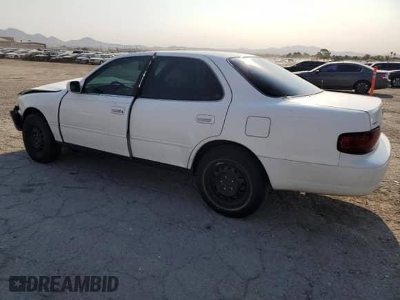 1995 Toyota Camry LE z VIN 4T1SK12E8SU548580, wystawiony jako Copart lot #64808935 z przebiegiem 166 718 mil mil oraz Szkoda całkowita • Salvage title. Historia ofert i sprzedaży dostępna na DreamBid. Obrazek 2.