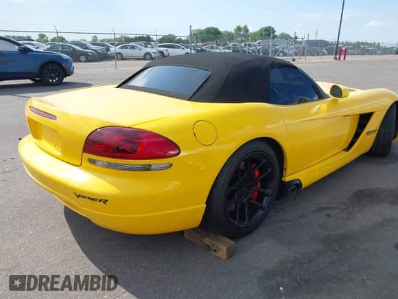 2005 Dodge Viper SRT-10 with VIN 1B3JZ65Z55V500798, listed as a IAAI auction lot 42276035 with 32,876 mi miles and . Bid and sale history available at DreamBid. Image 4.