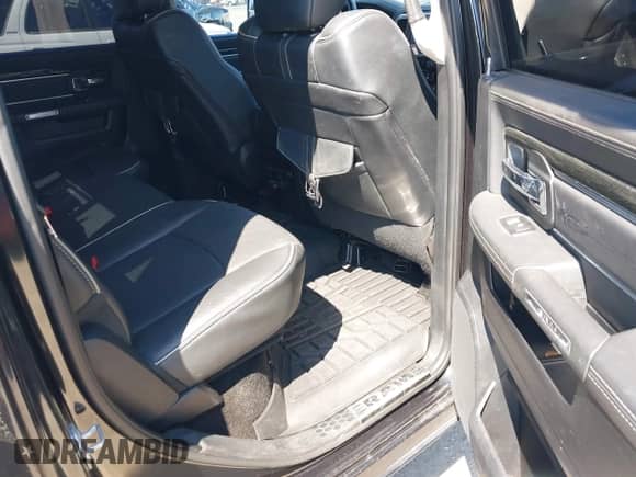 2015 Ram 1500 Laramie Limited z VIN 1C6RR7PT9FS660273, wystawiony jako IAAI lot #42440045 z przebiegiem 118 531 mil mil oraz . Historia ofert i sprzedaży dostępna na DreamBid. Obrazek 8.