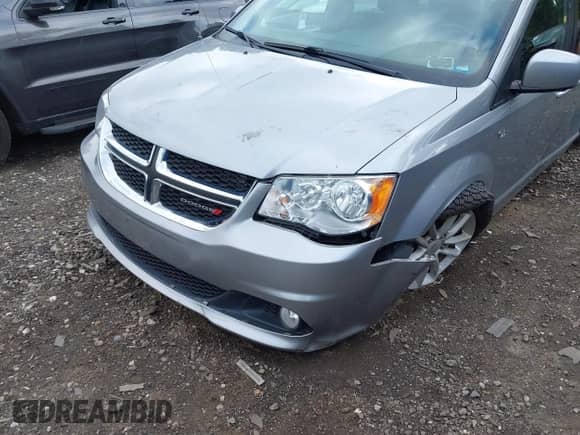 2019 Dodge Grand Caravan SE z VIN 2C4RDGBG5KR805516, wystawiony jako IAAI lot #42680617 z przebiegiem 45 585 mil mil oraz . Historia ofert i sprzedaży dostępna na DreamBid. Obrazek 6.