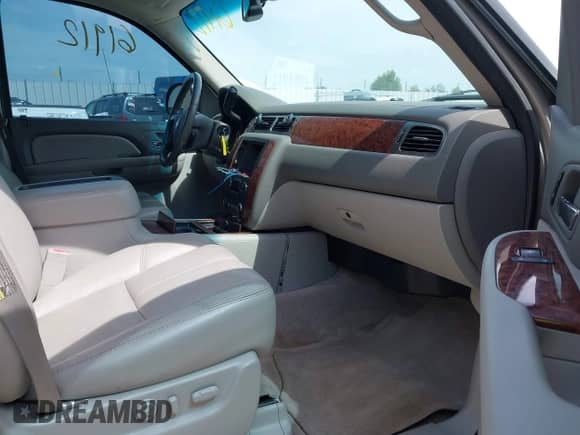 2007 Chevrolet Suburban LT z VIN 1GNFK16387J179363, wystawiony jako IAAI lot #42961912 z przebiegiem 256 309 mil mil oraz . Historia ofert i sprzedaży dostępna na DreamBid. Obrazek 5.