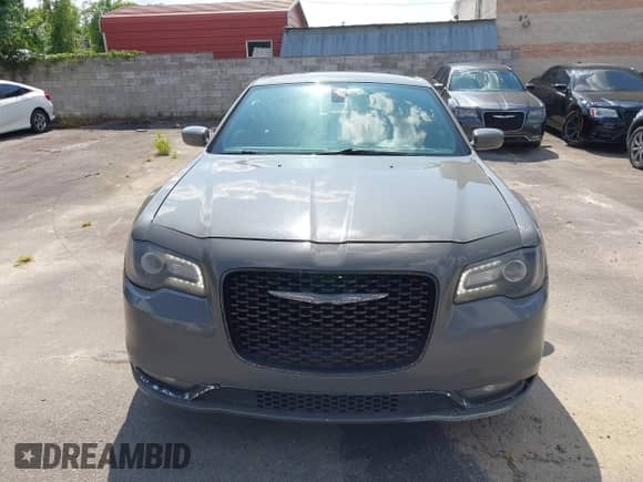 2018 Chrysler 300 S с VIN 2C3CCABG5JH143001, выставлен на аукционе IAAI как лот 42829269 с пробегом 225 925 миль миль и . История ставок и продаж доступна на DreamBid. Изображение 12.