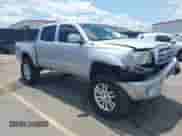 2010 Toyota Tacoma PreRunner z VIN 3TMJU4GN5AM093419, wystawiony jako IAAI lot #42882575 z przebiegiem 227 641 mil mil oraz . Historia ofert i sprzedaży dostępna na DreamBid. Obrazek 1.